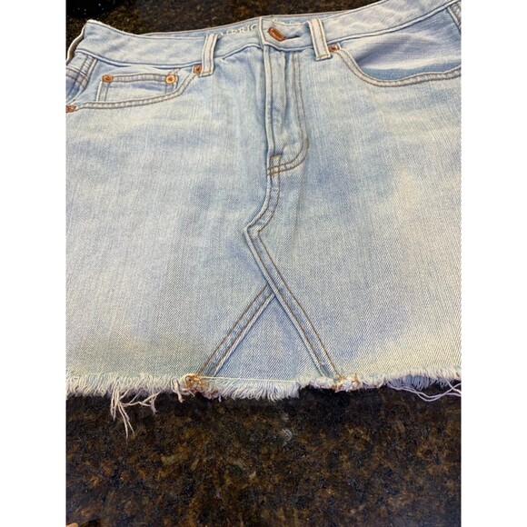 American Eagle Hi-Rise Festival Denim Miniskirt Light Wash Distressed - 6 - EUC - Picture 9 of 11